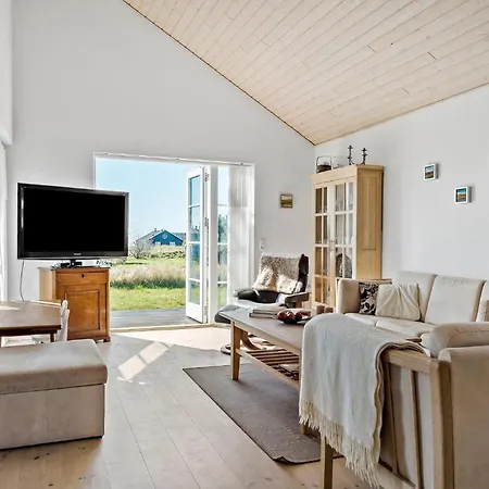 3 Bedroom Cozy In Holiday home