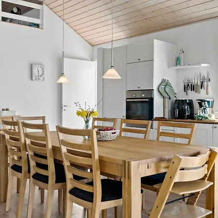 3 Bedroom Cozy In Holiday home